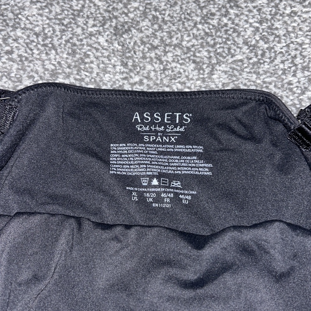 Assets Red Hot Label by SPANX size XL - Picture 2 of 3